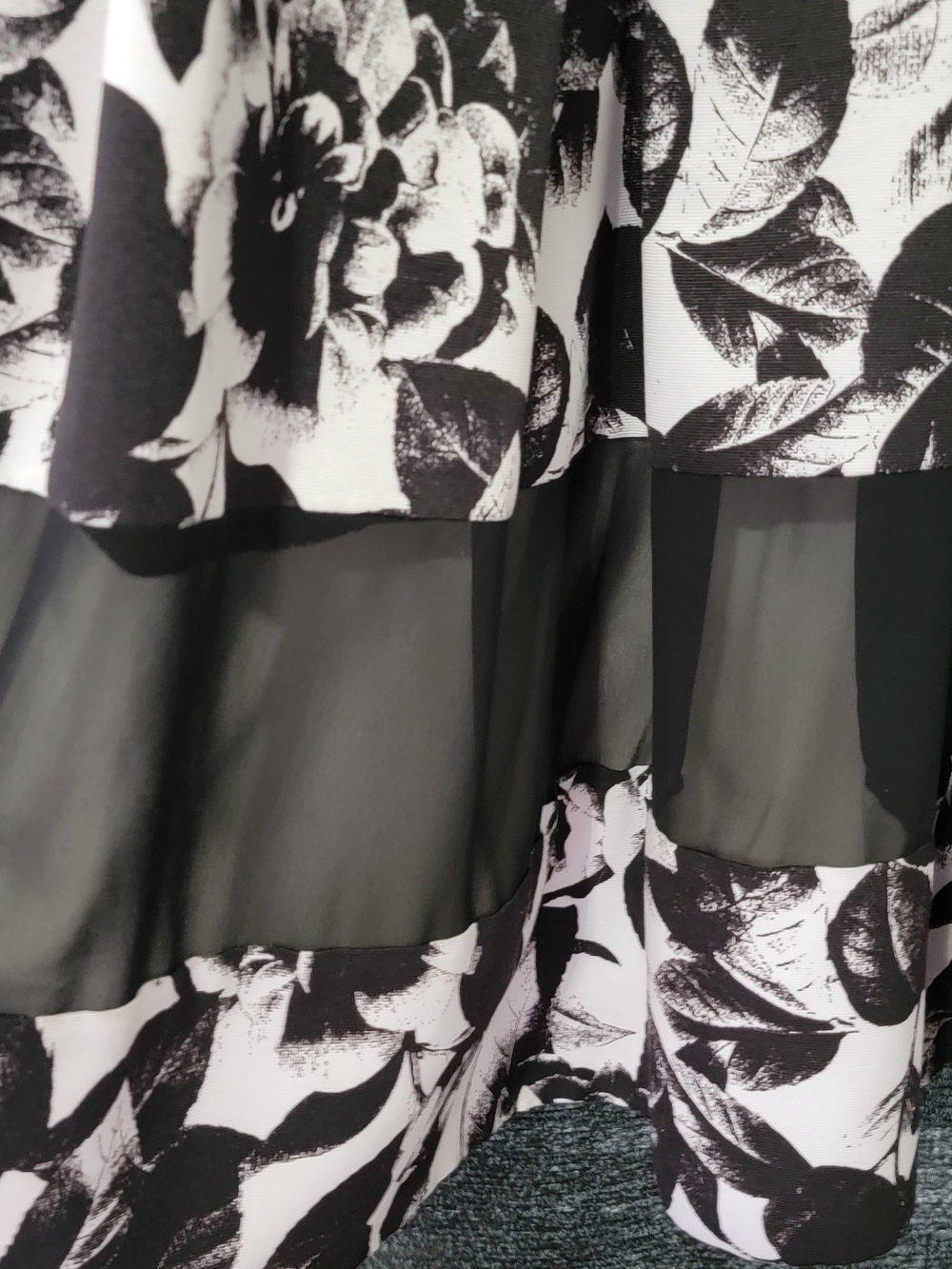 White House Black Market Black & White Floral Midi Dress - Picture 5 of 7